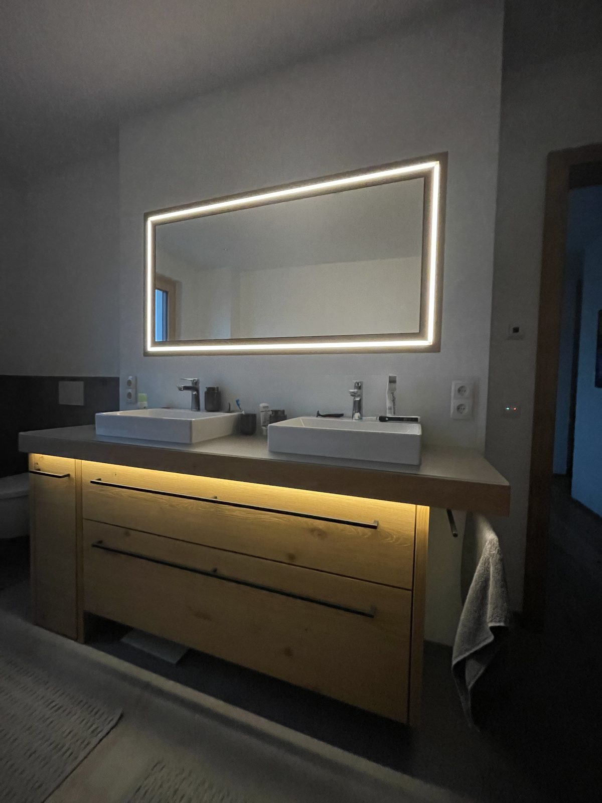 Badschrank mit Schreinerarbeiten